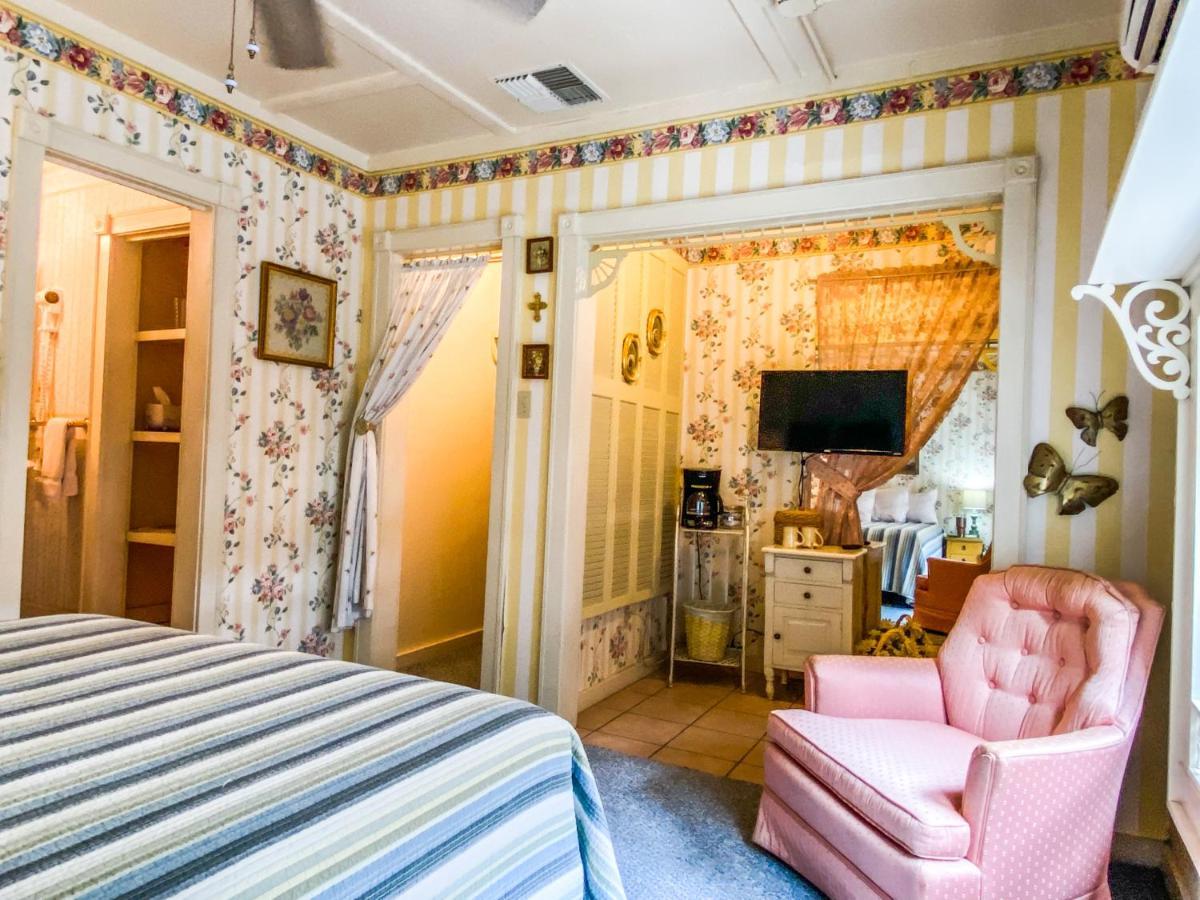 Inn At The Art Center Сан Анджело Екстериор снимка