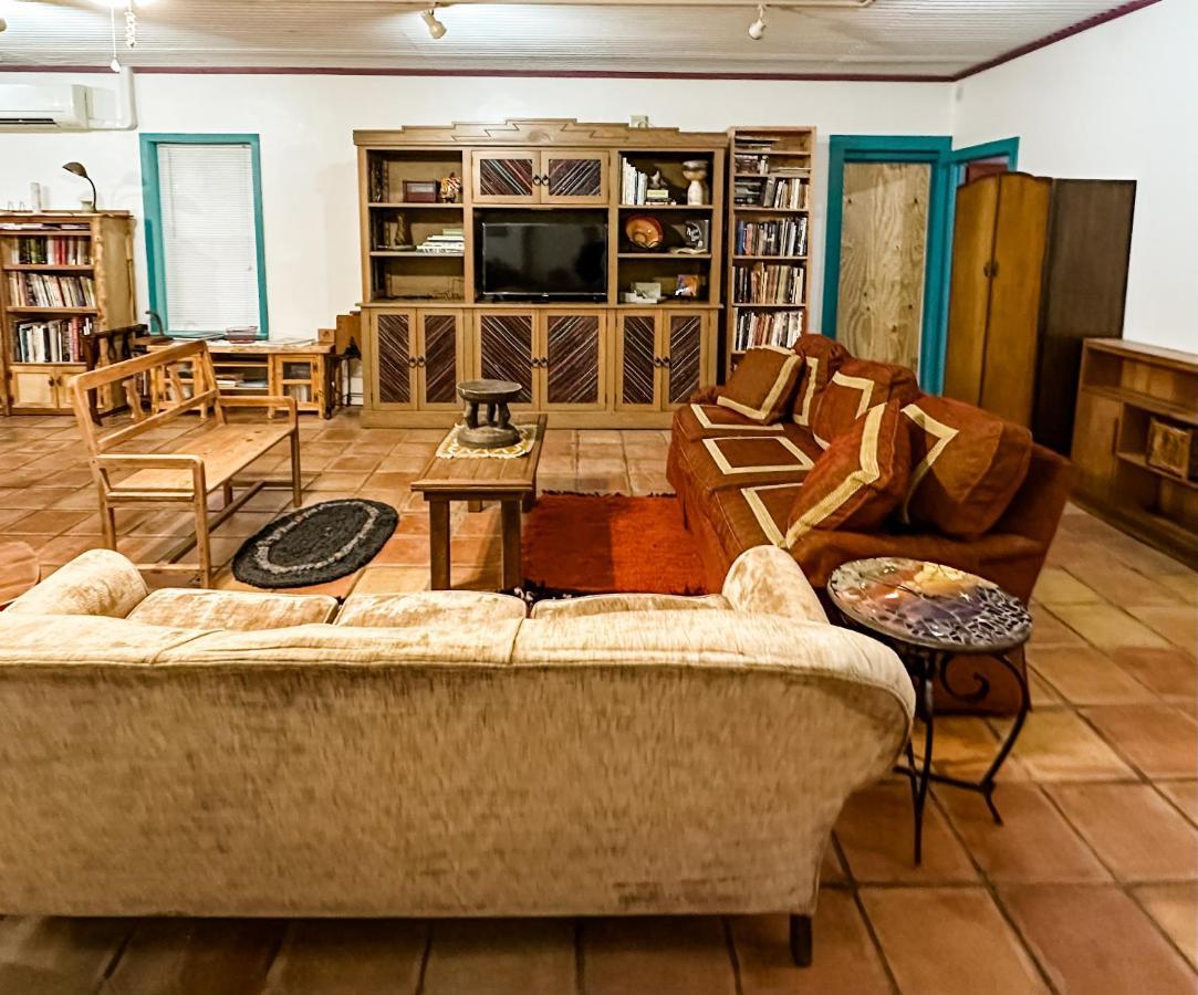 Inn At The Art Center Сан Анджело Екстериор снимка